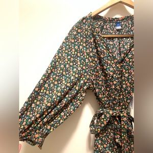 Beautiful NWT Balloon Sleeve Floral Long Sleeve Dress